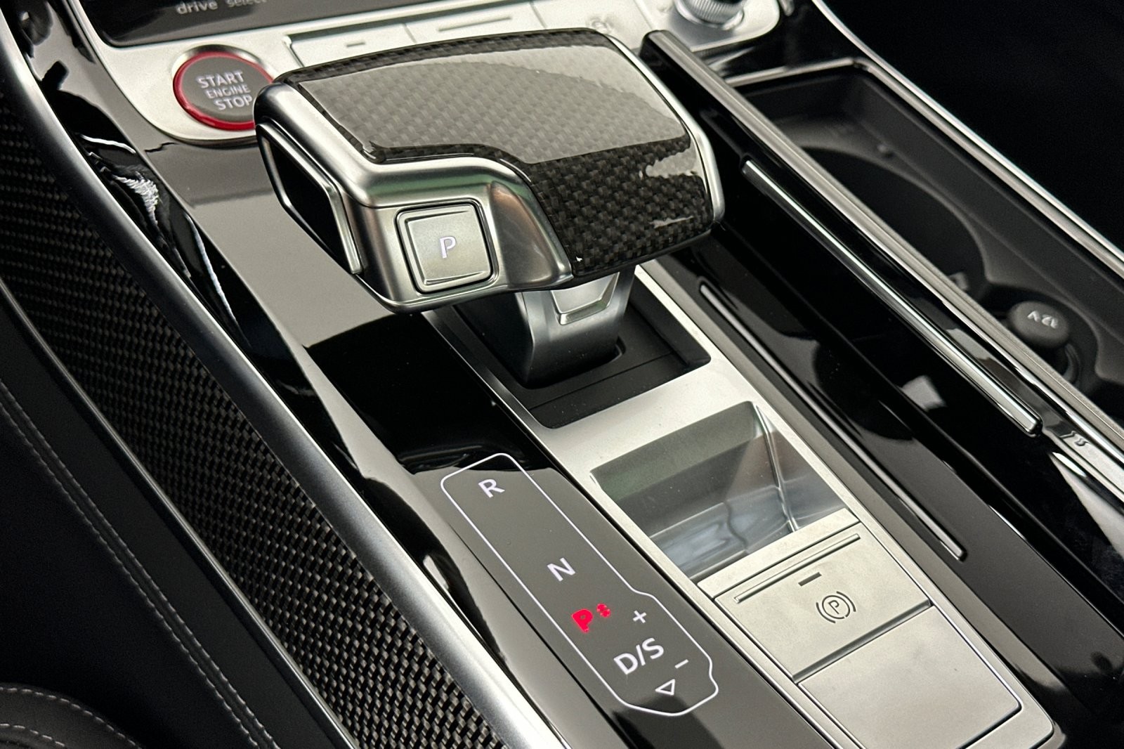 New 2025 Daytona Gray Pearl Effect Audi 4.0 TFSI image 20