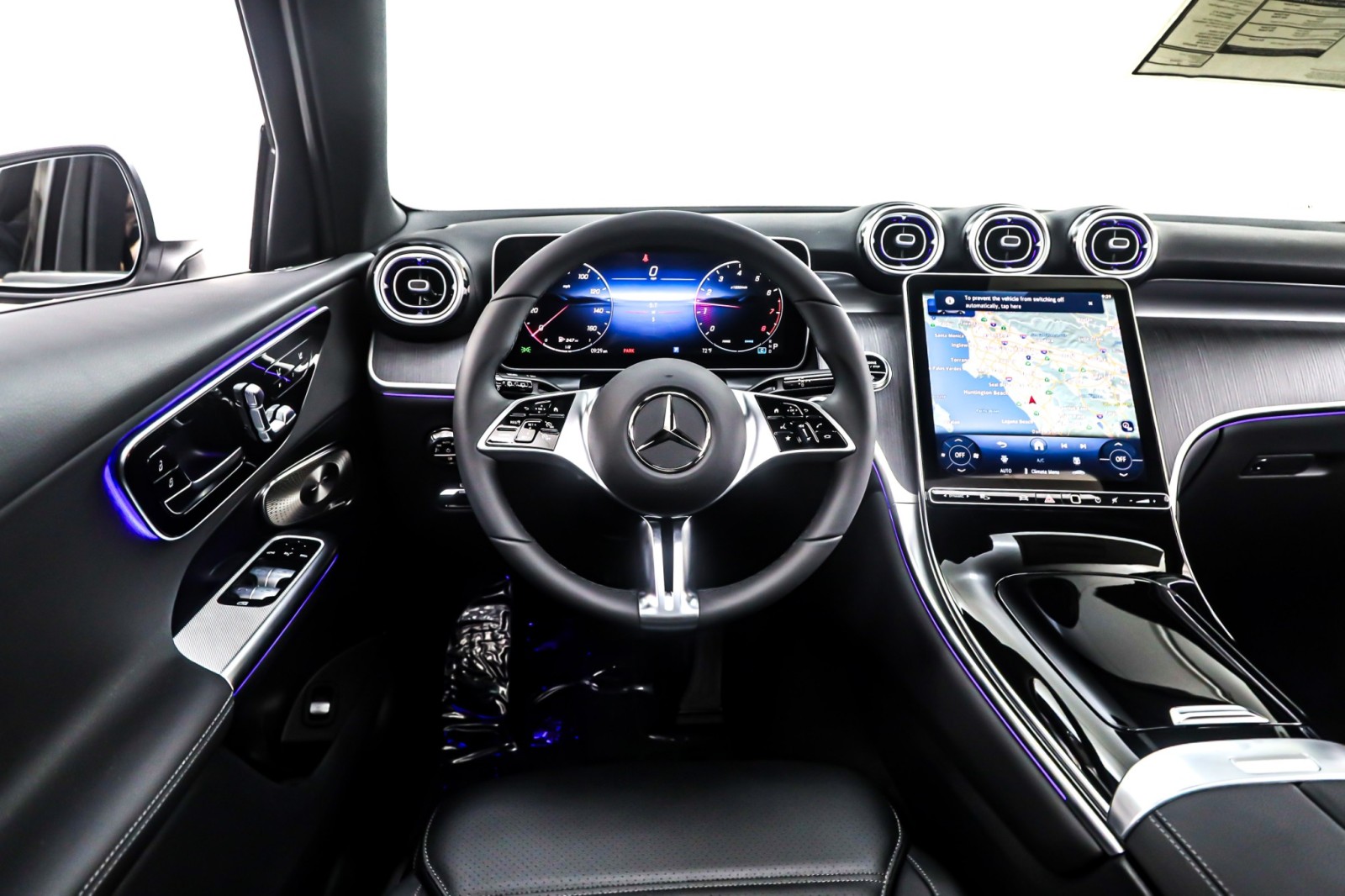 New 2026 Polar White Mercedes-Benz GLC 300 image 4