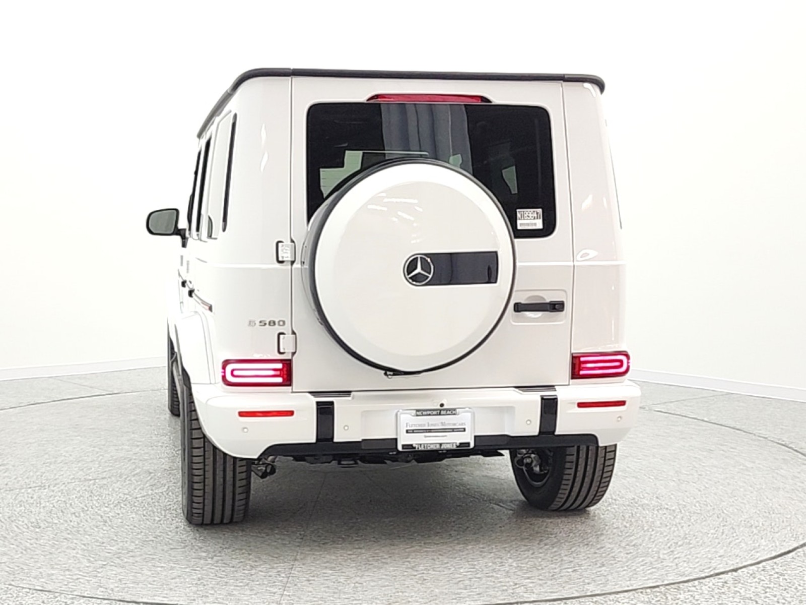New 2026 MANUFAKTUR Moonlight White Metallic Mercedes-Benz G 580e image 6