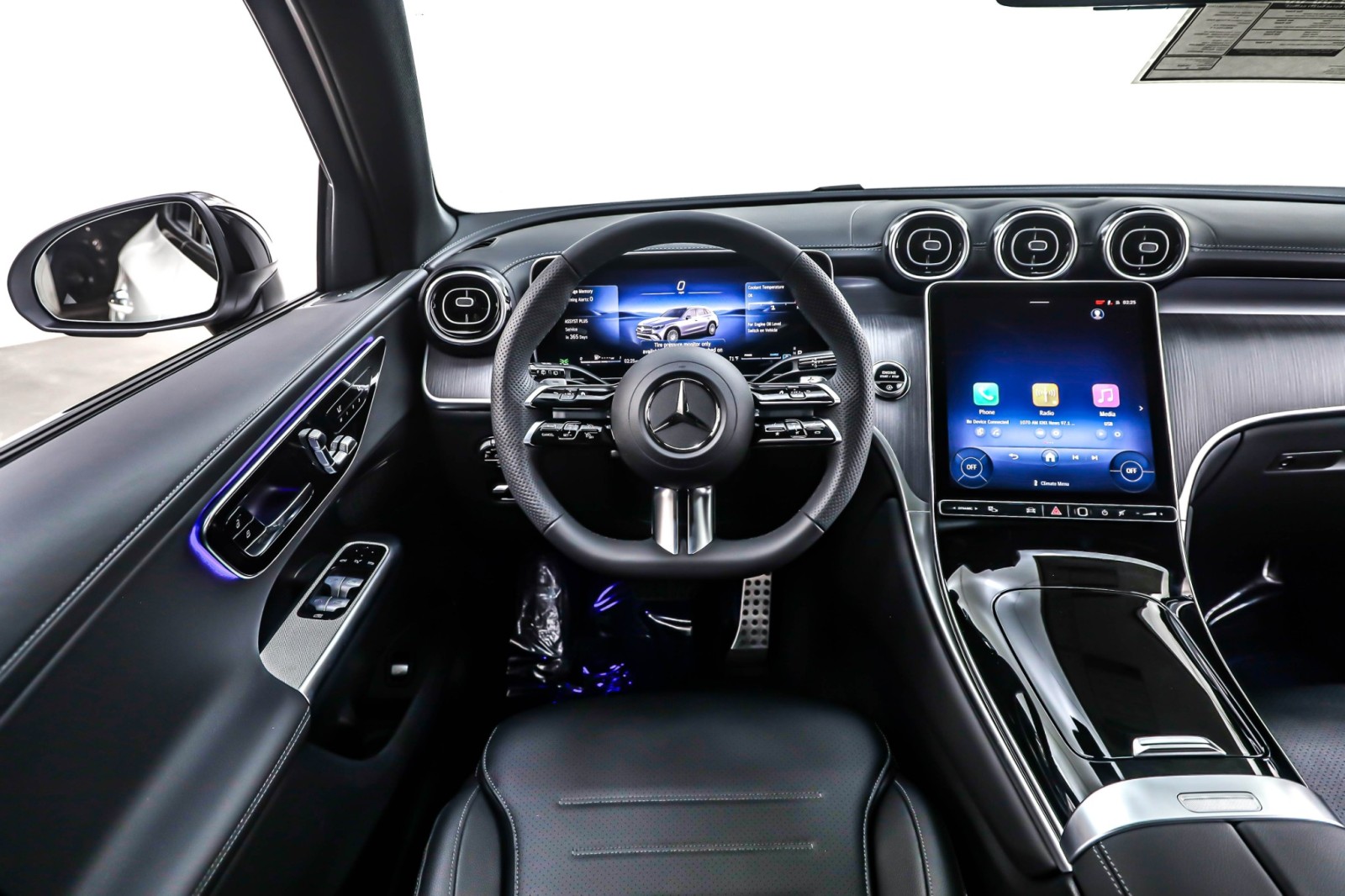 New 2026 Polar White Mercedes-Benz GLC 300 image 4