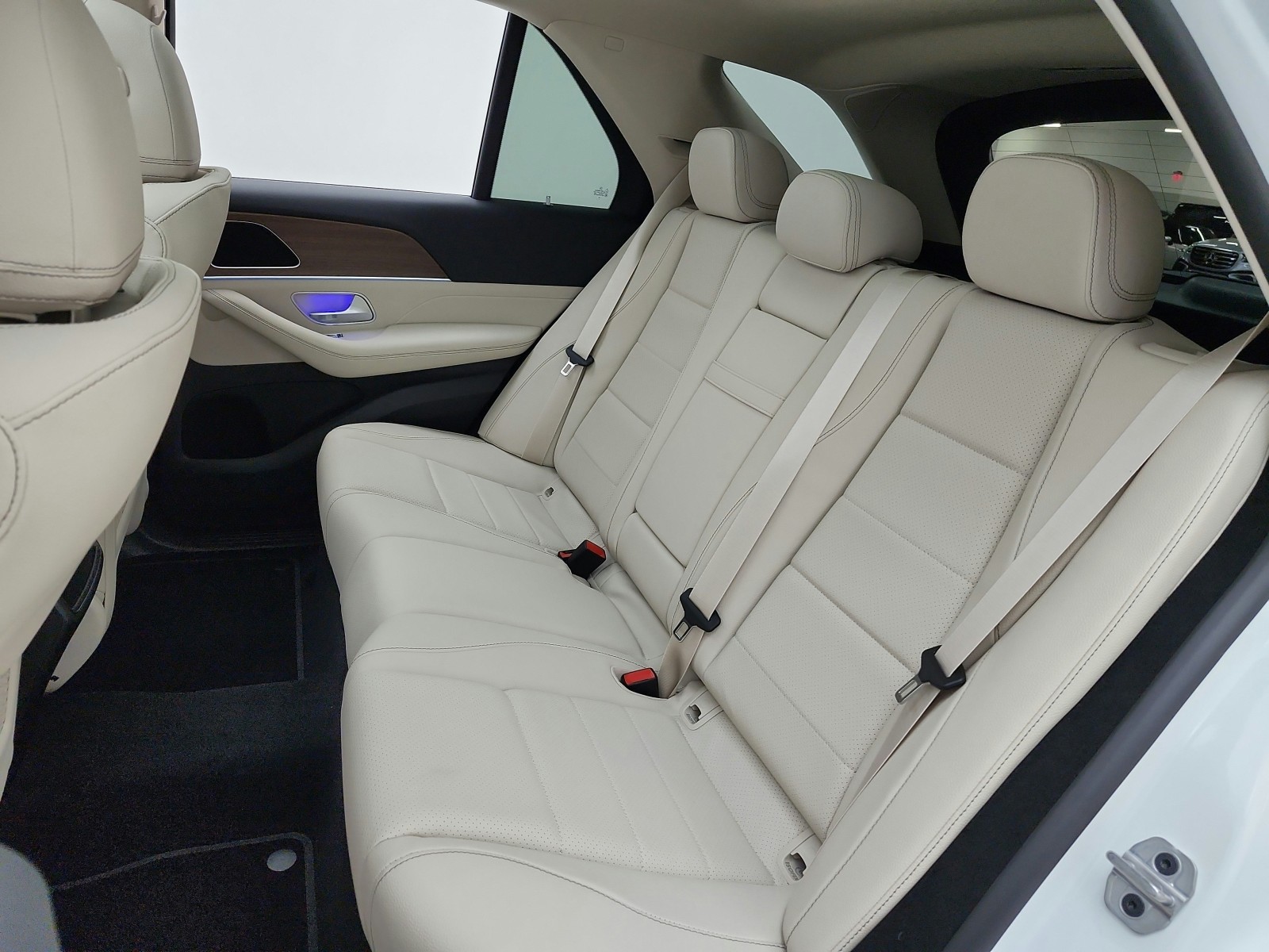 New 2026 Polar White Mercedes-Benz GLE 450 4MATIC® SUV image 11