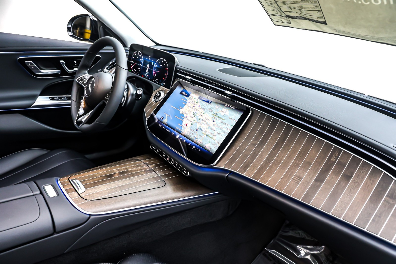 New 2026 MANUFAKTUR Moonlight White Metallic Mercedes-Benz E 350 image 5