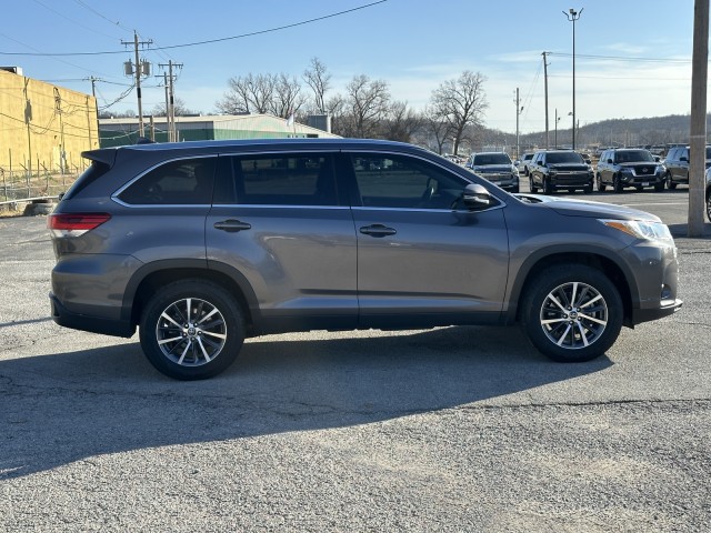 2019 Toyota Highlander XLE 2