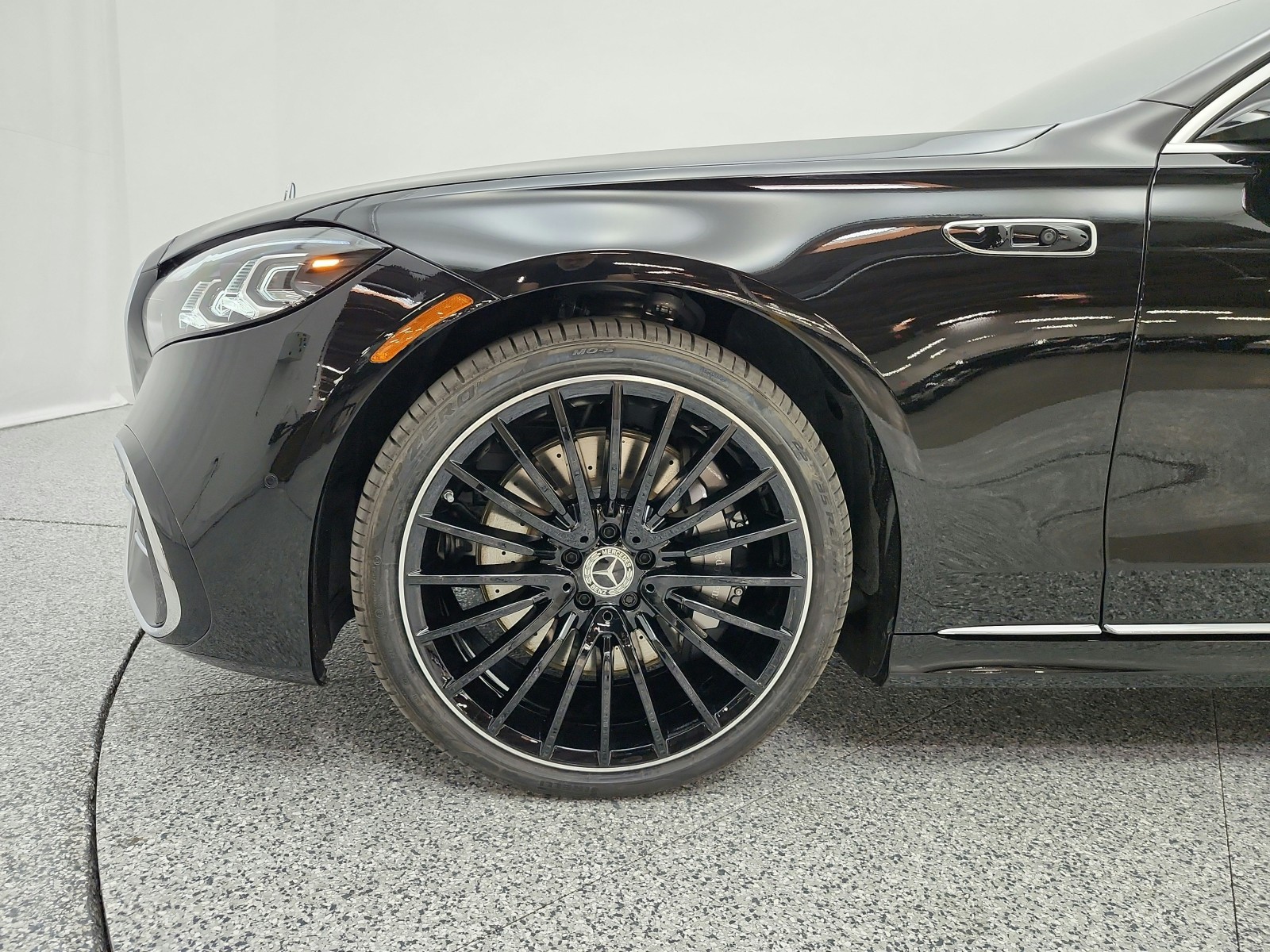 New 2027 Obsidian Black Metallic Mercedes-Benz S 580 4MATIC® Sedan image 15
