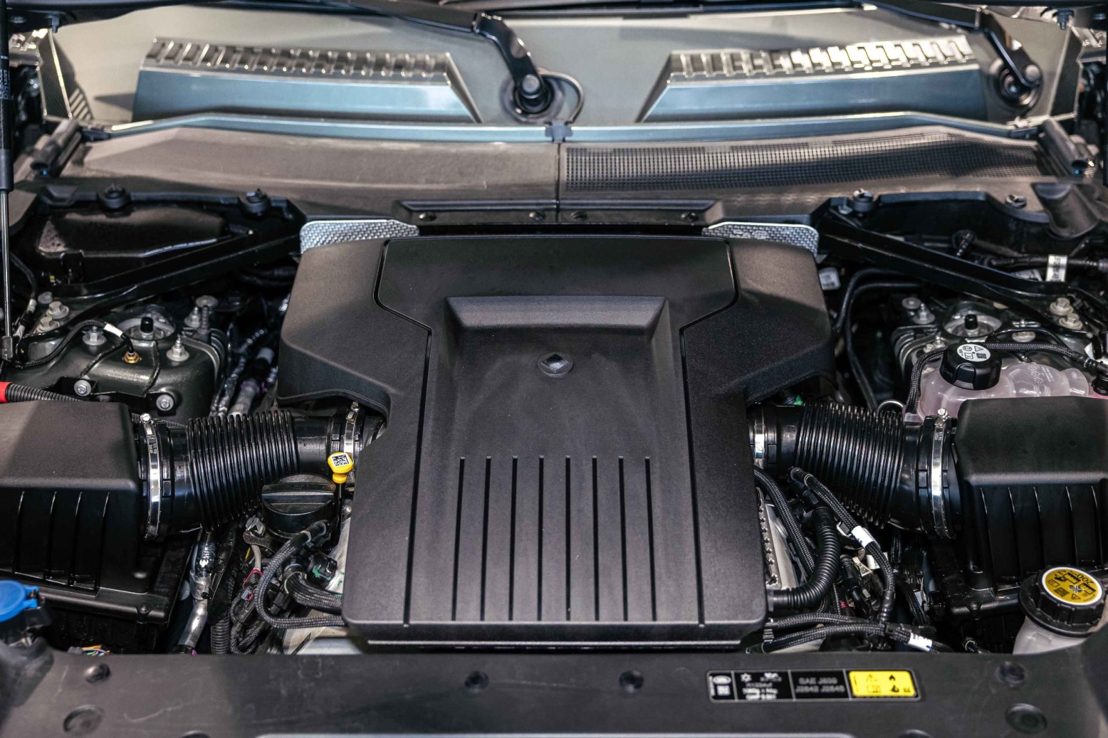 Used Car 2025 Land Rover Defender  Octa Edition One For Sale Under $180,000 In Boerne, Texas