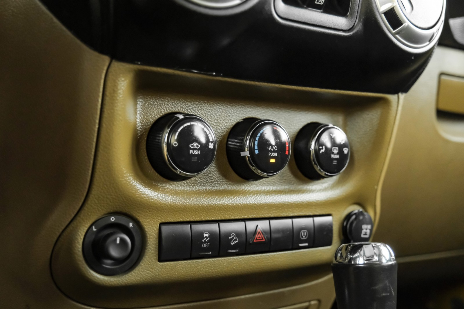2014 Jeep Wrangler UNLIMITED RUBICON 4WD AUTOMATIC SOFT TOP CONVERTIB 23