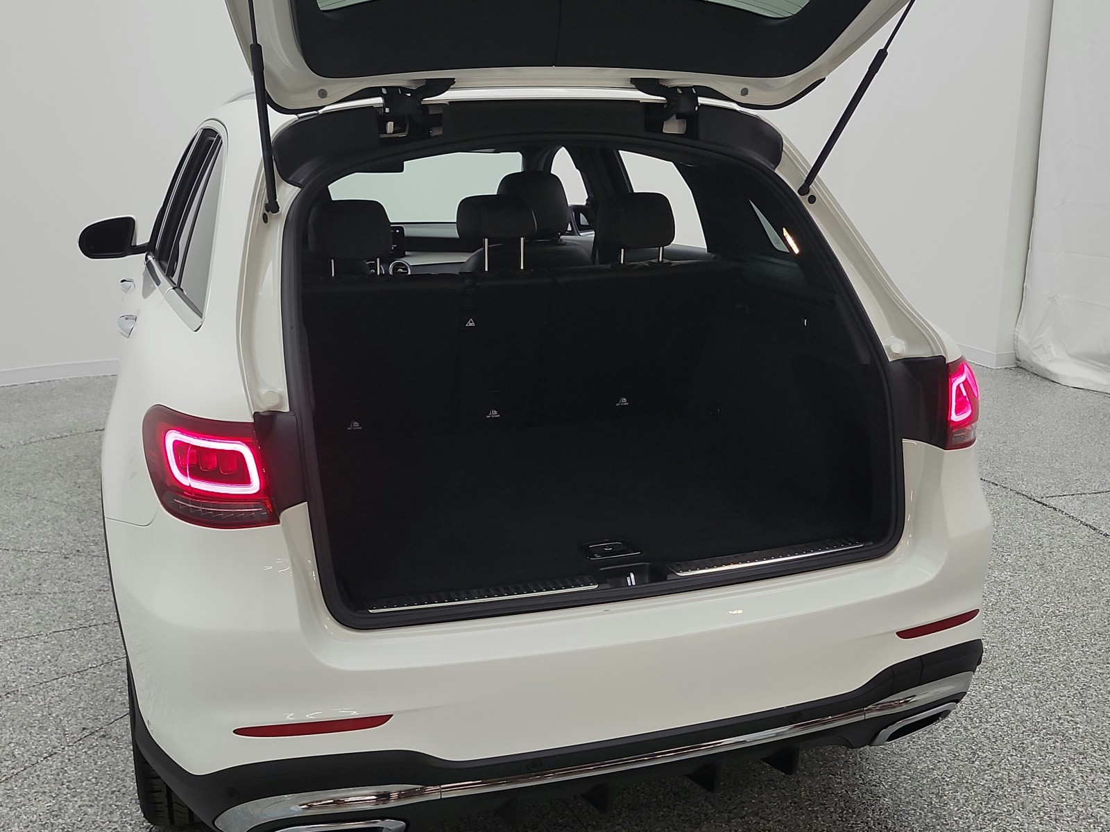 Used 2022 Polar White Mercedes-Benz GLC 300 SUV image 21