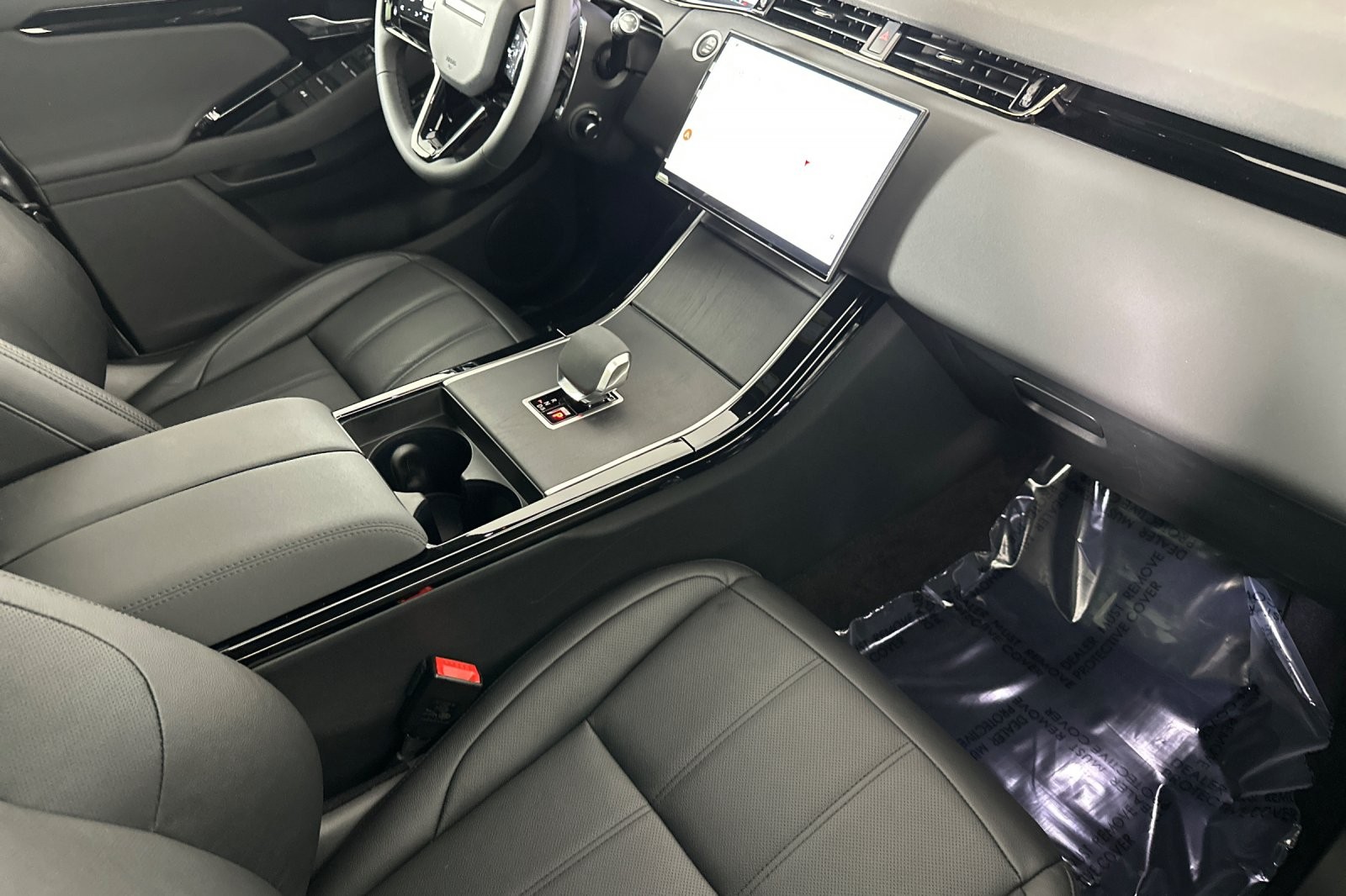 Used 2024 Fuji White Land Rover Dynamic SE AWD image 15