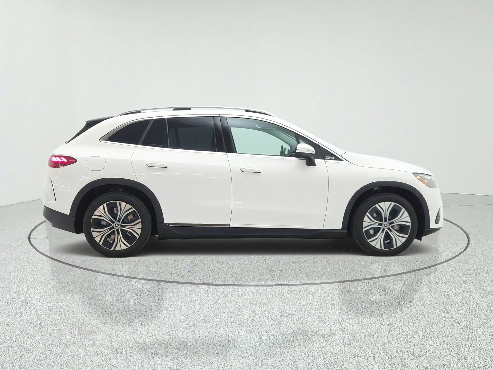 New 2027 Polar White Mercedes-Benz EQE 320+ SUV image 4
