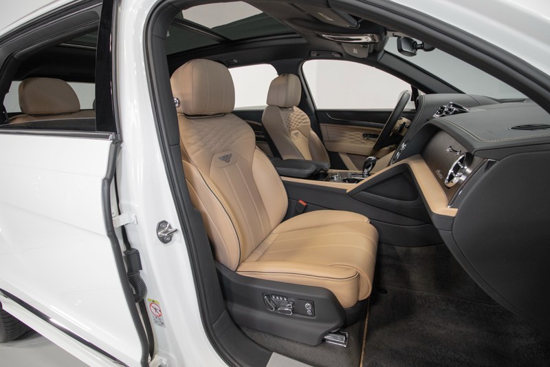 2024 Bentley Bentayga EWB Bentayga EWB Azure ($281,000 MSRP) *1-OWNER* in , 