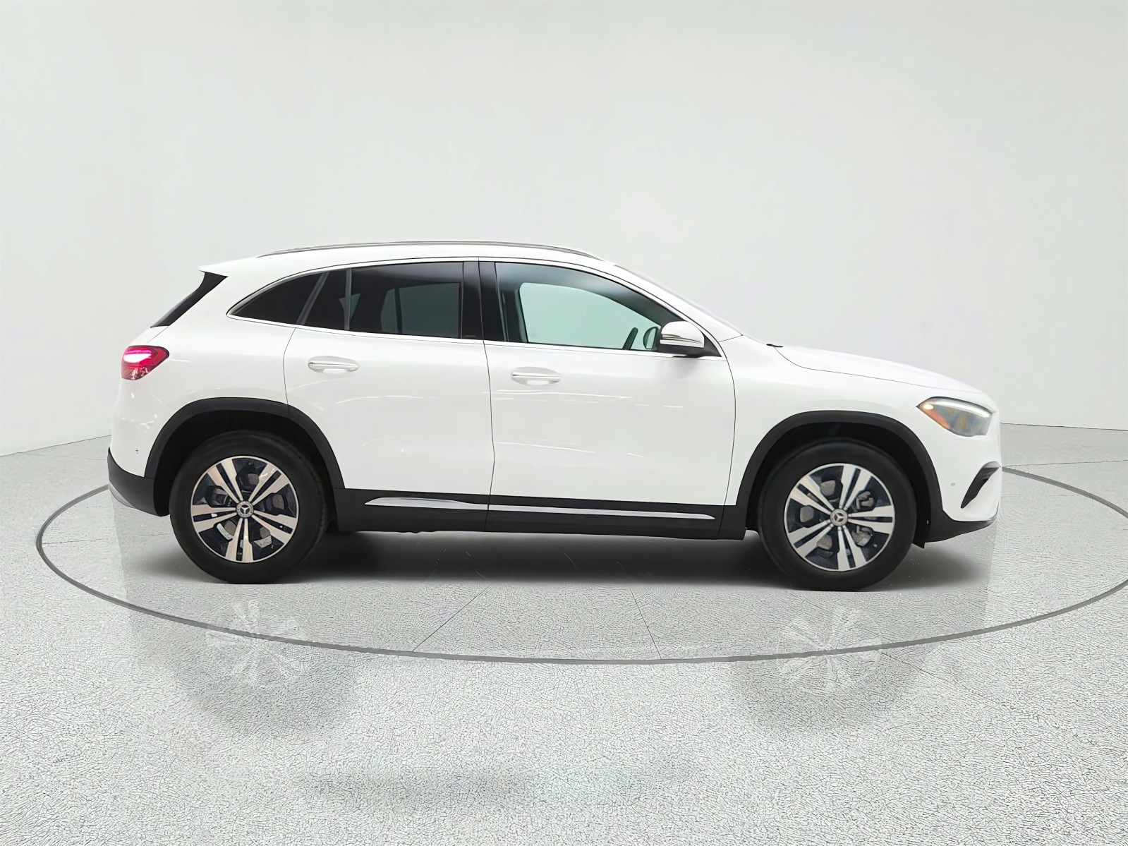 Used 2024 Polar White Mercedes-Benz GLA 250 SUV image 4