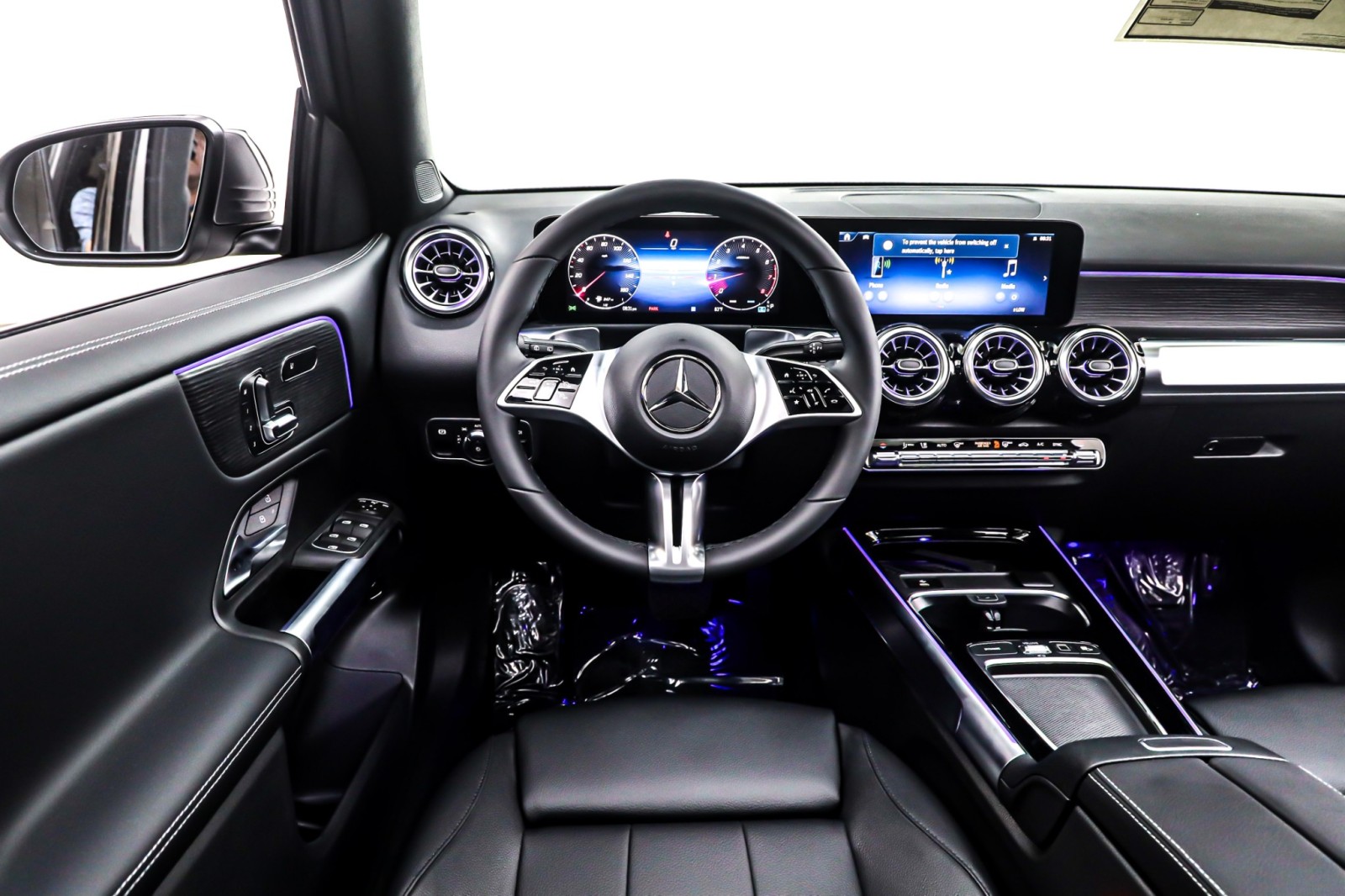 New 2026 Mountain Grey Metallic Mercedes-Benz GLB 250 SUV image 4