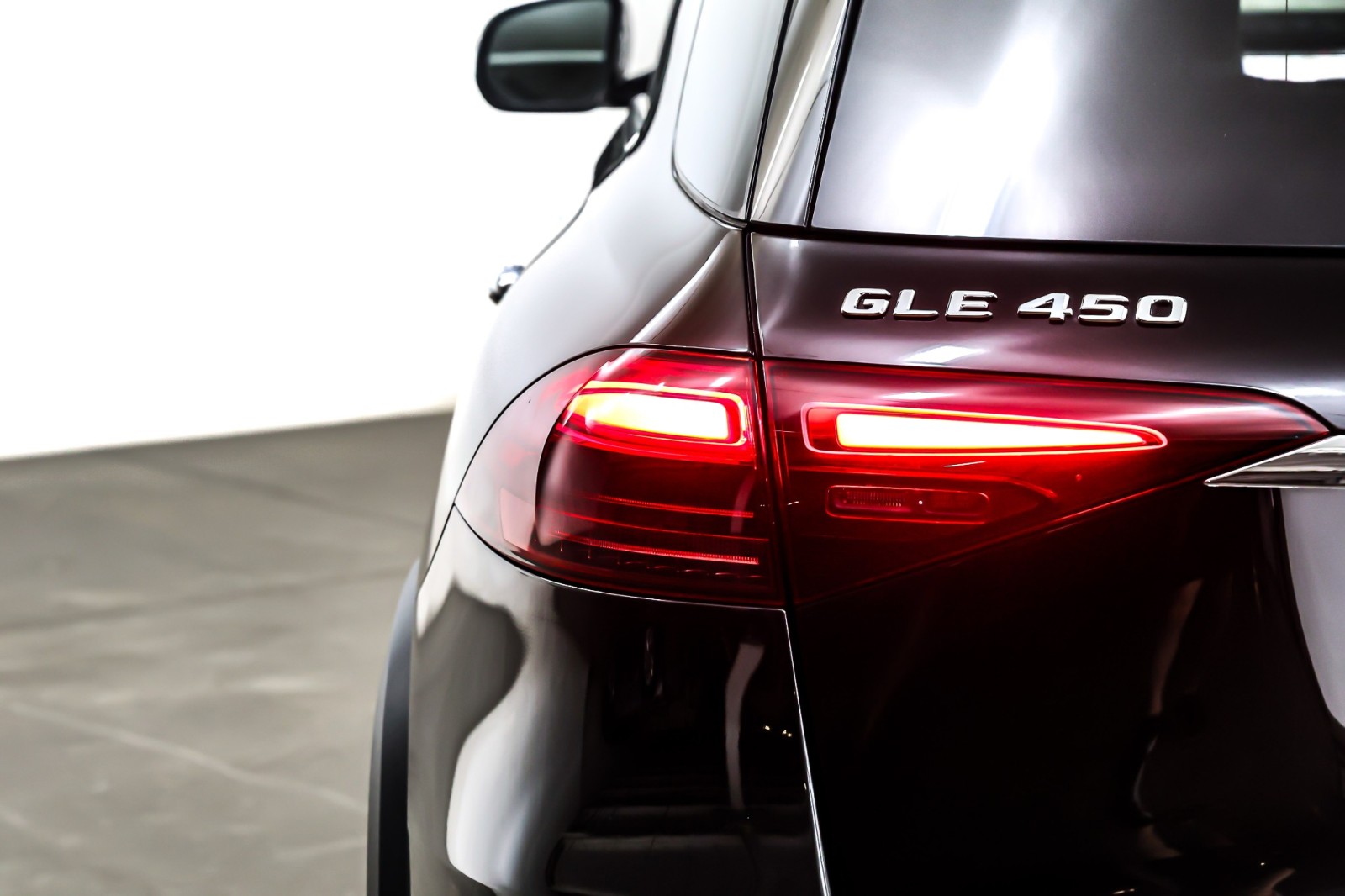 Certified Used 2024 Obsidian Black Metallic Mercedes-Benz GLE 450 4MATIC® SUV image 17