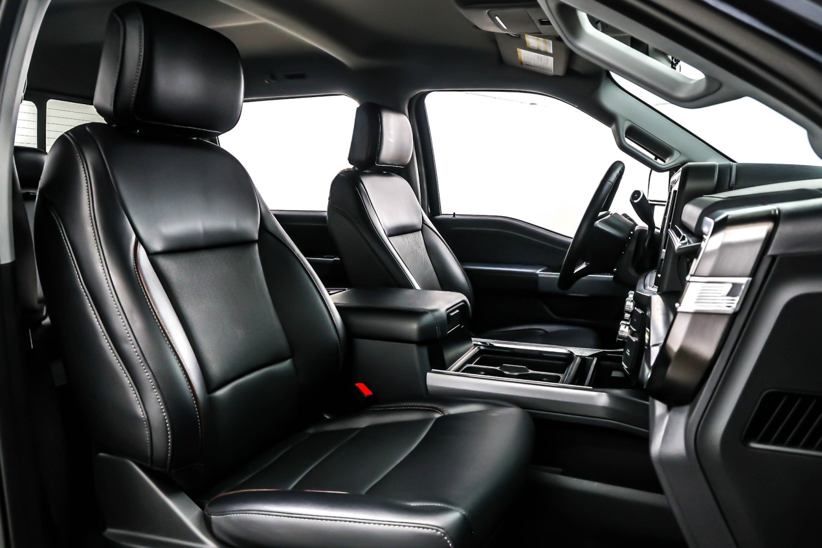 Used 2024 Antimatter Blue Metallic Ford LARIAT image 7