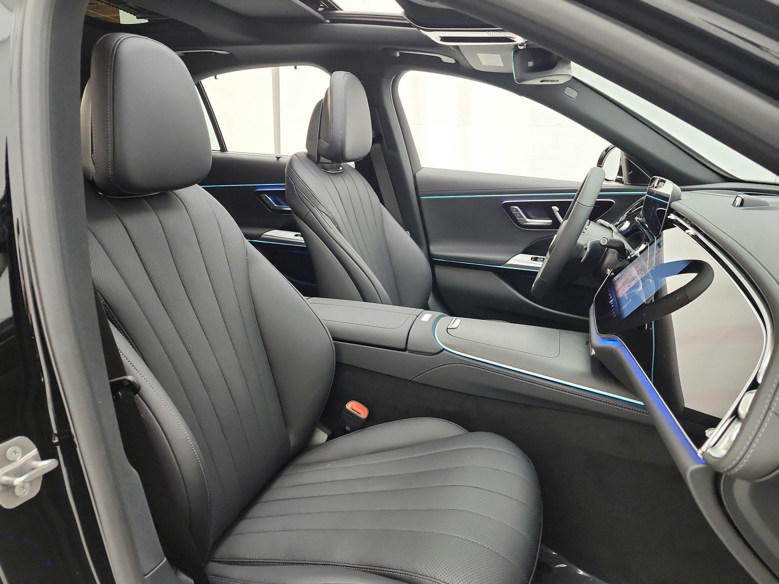New 2027 Black Mercedes-Benz E 450 4MATIC® Sedan image 15