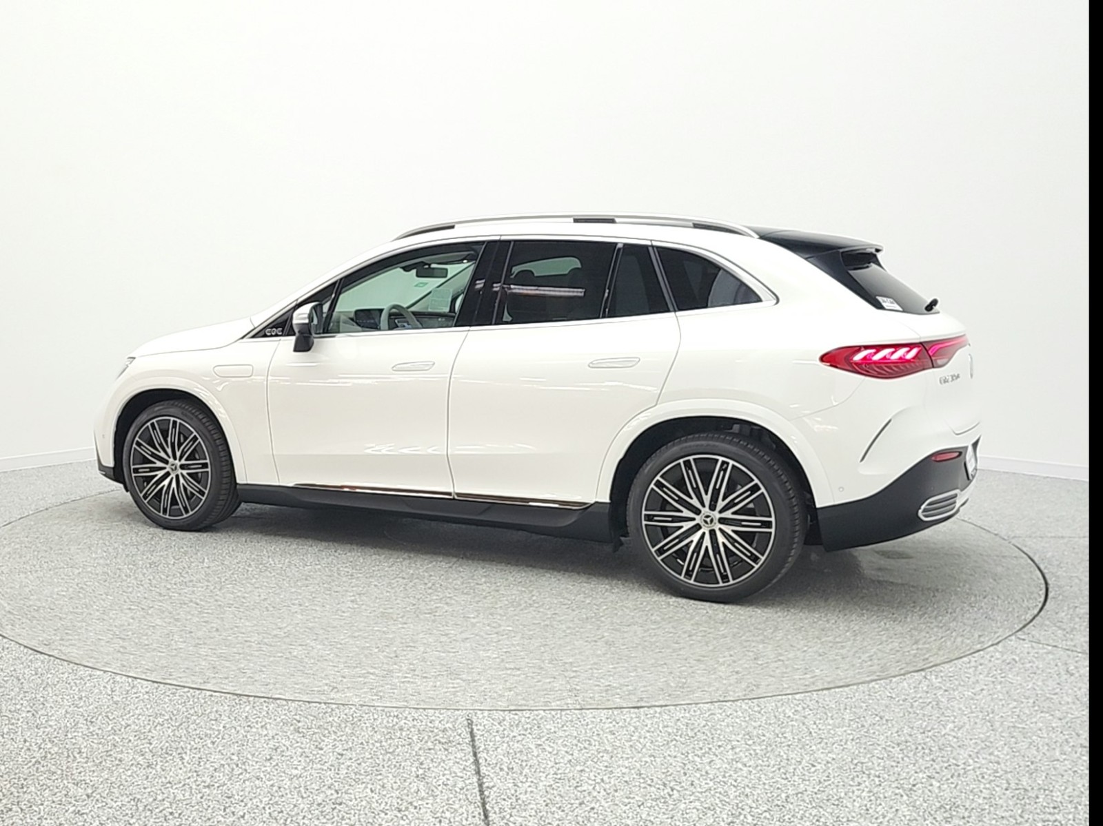 New 2026 Polar White Mercedes-Benz EQE 320+ image 8