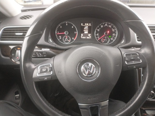 2014 Volkswagen Passat 4dr Car