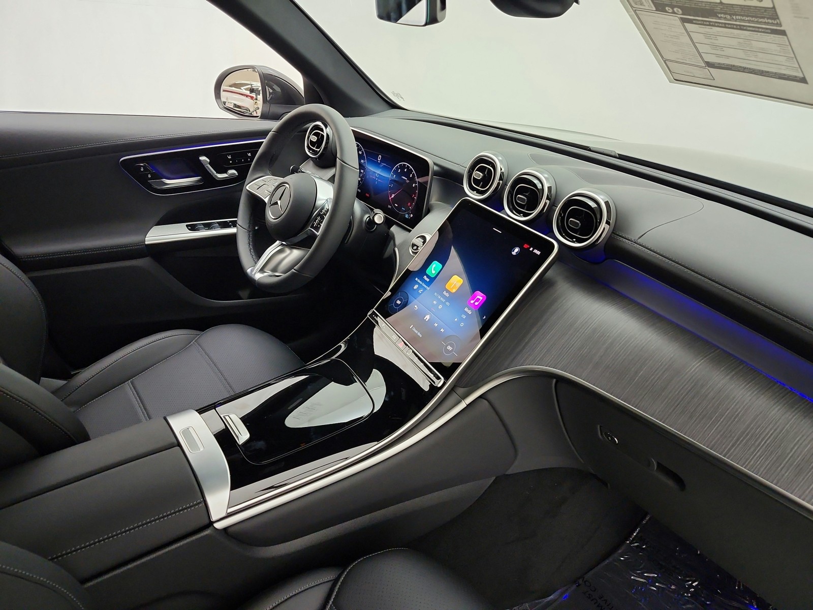 New 2027 Graphite Grey Metallic Mercedes-Benz GLC 300 4MATIC® SUV image 13