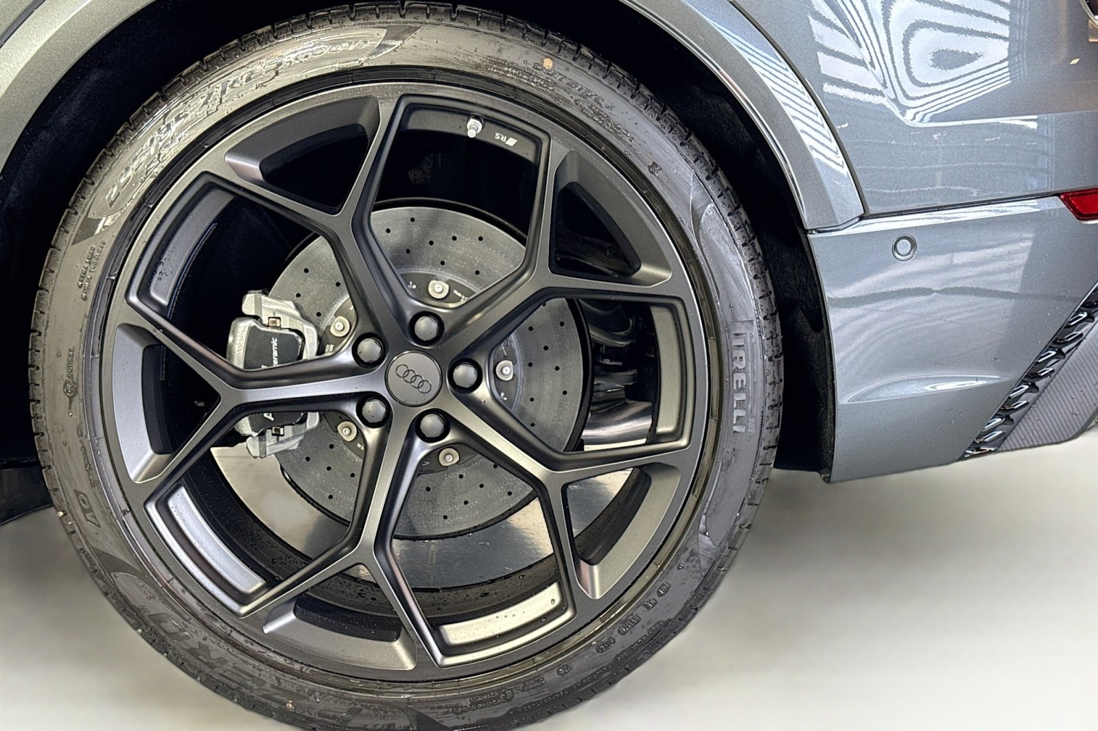 New 2026 Daytona Gray Pearl Effect Audi performance quattro image 28