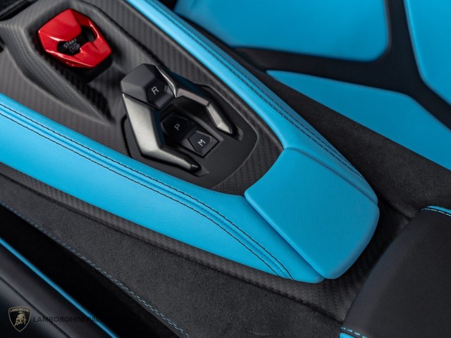 Lamborghini Revuelto