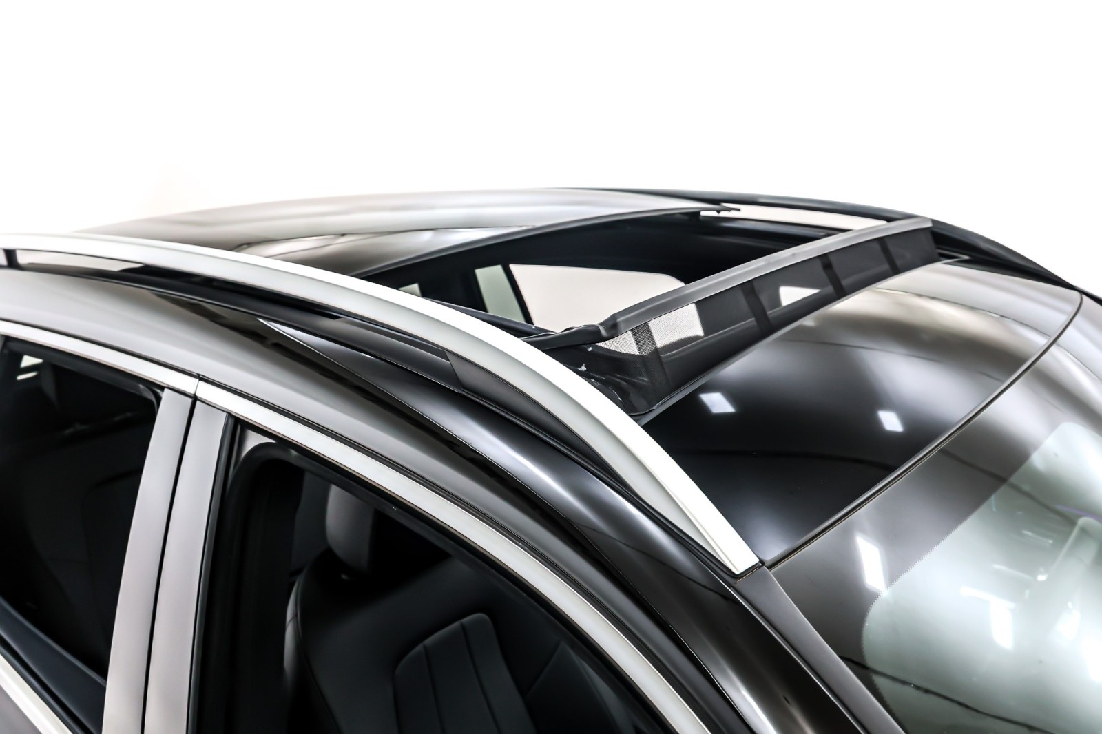 Certified Used 2025 Night Black Mercedes-Benz GLB 250 SUV image 23