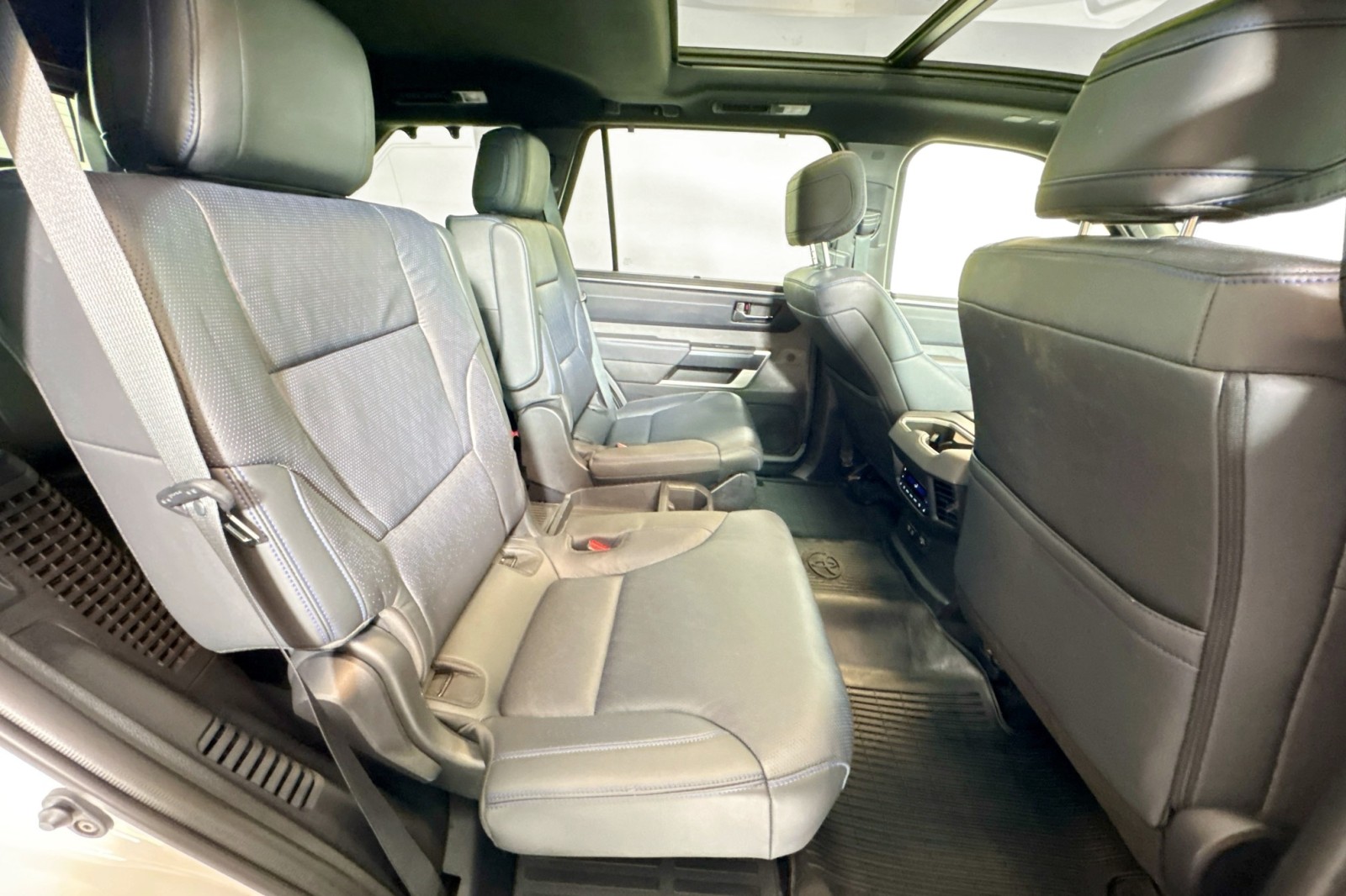 Used 2025 WHITE Toyota Platinum image 27