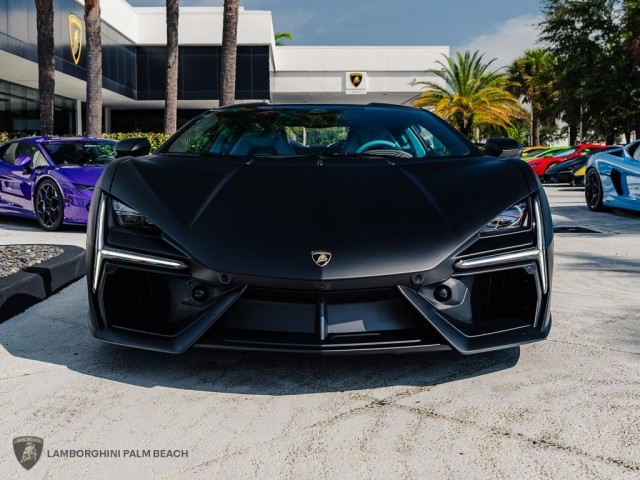 Lamborghini Revuelto