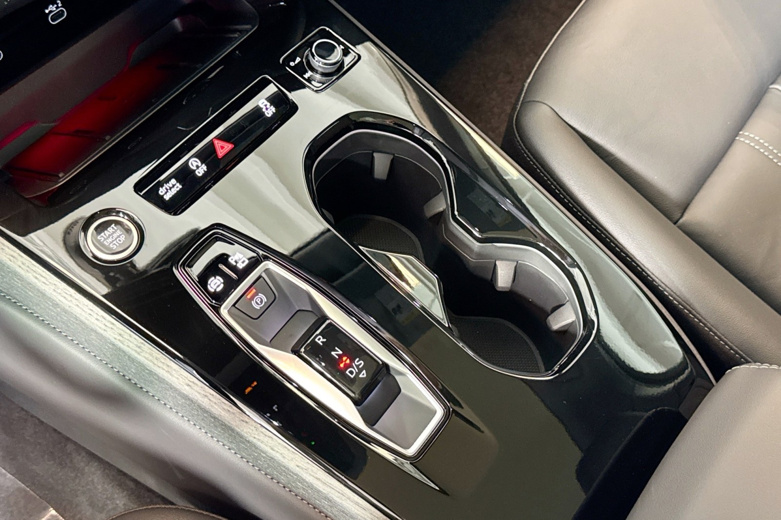 New 2025 Chronos Gray Metallic Audi Premium Plus 2.0 TFSI quattro image 15