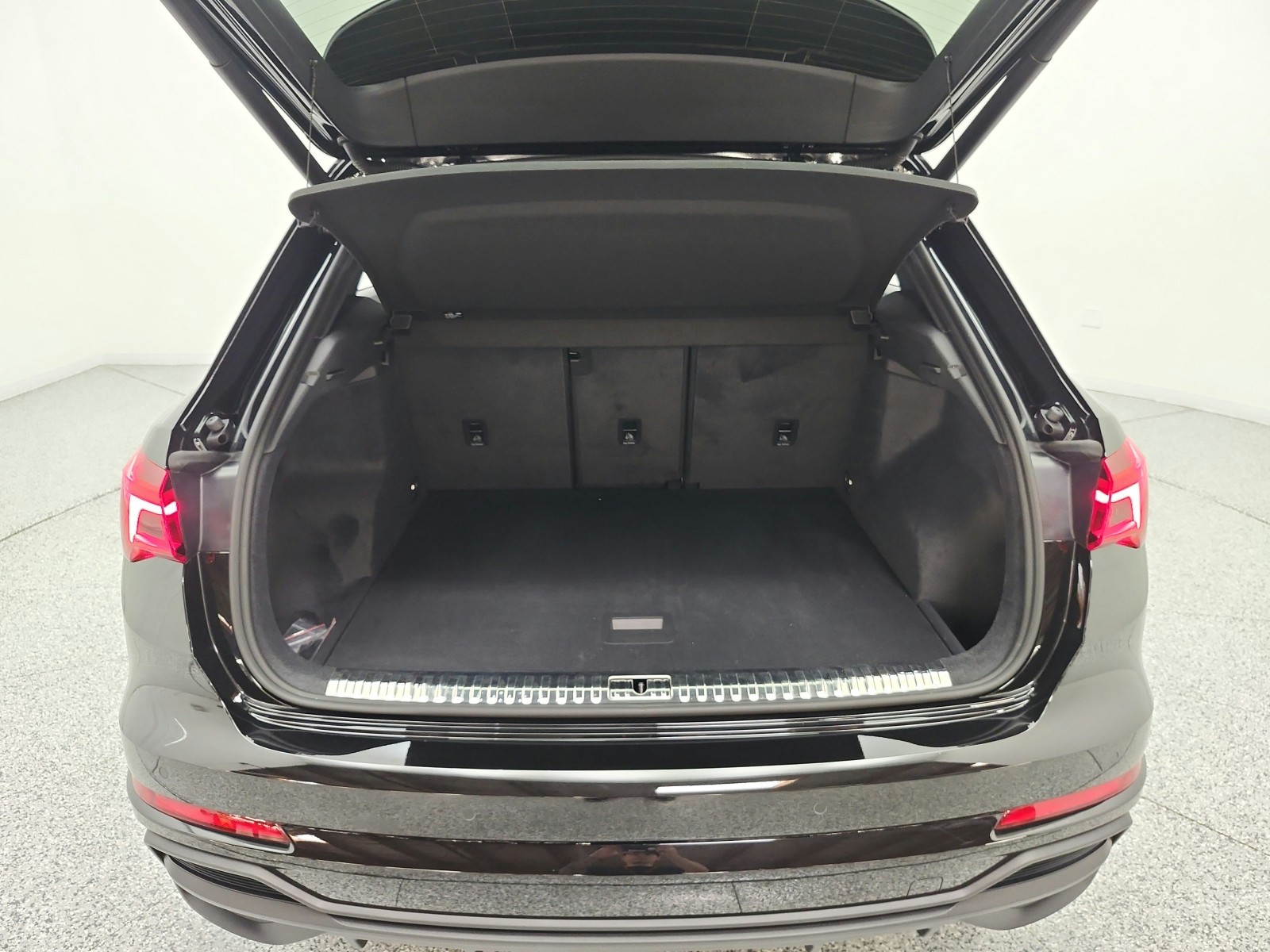 Used 2024 Mythos Black Metallic Audi S line Premium image 19