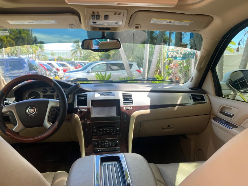 2013 Cadillac Escalade Luxury 1 OWNER LOW MILES 70,251 in ,