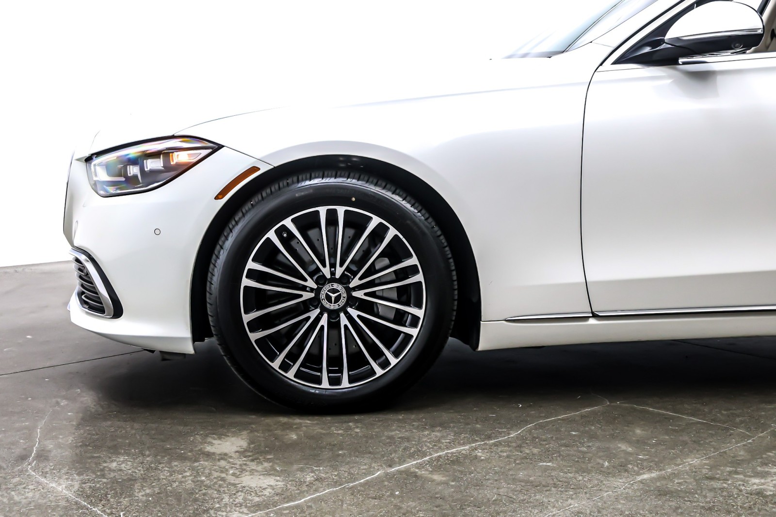 Certified Used 2023 MANUFAKTUR Diamond White Mercedes-Benz S 500 4MATIC® Sedan image 11