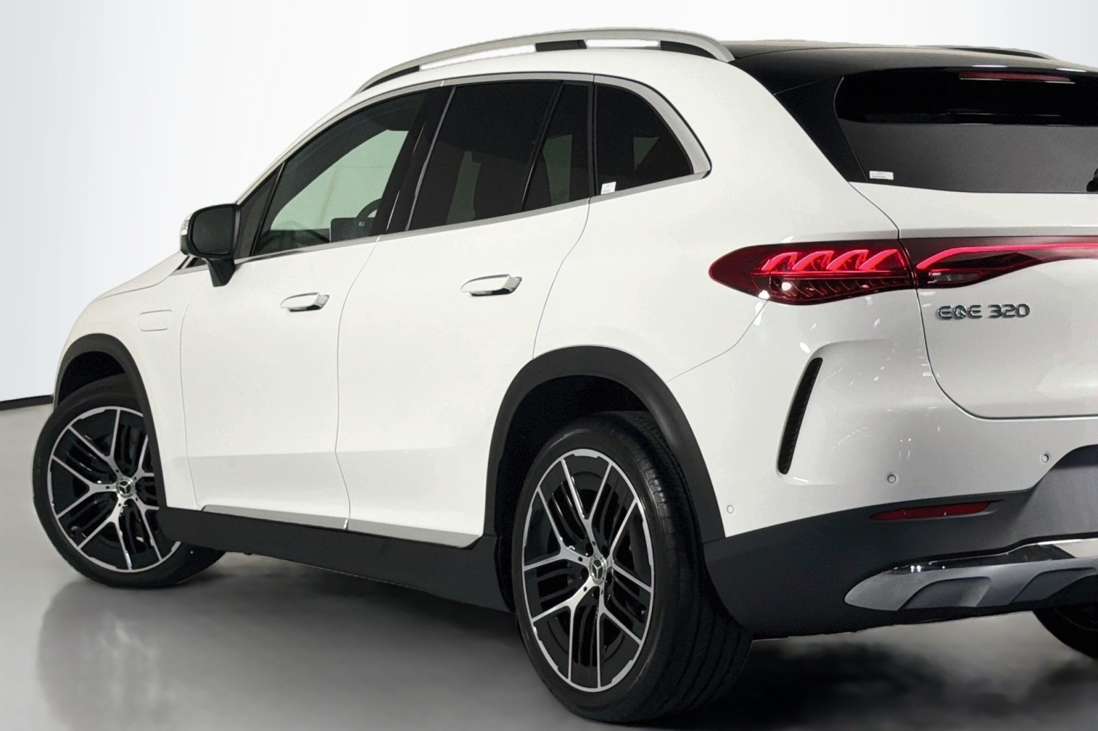 New 2027 Polar White Mercedes-Benz EQE 320 4MATIC® SUV image 13