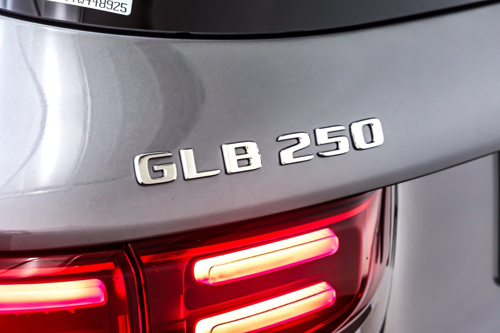New 2026 Mountain Grey Metallic Mercedes-Benz GLB 250 SUV image 9