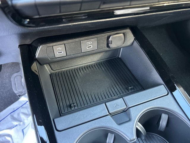 ToyotaPrius Plug-In Hybrid26