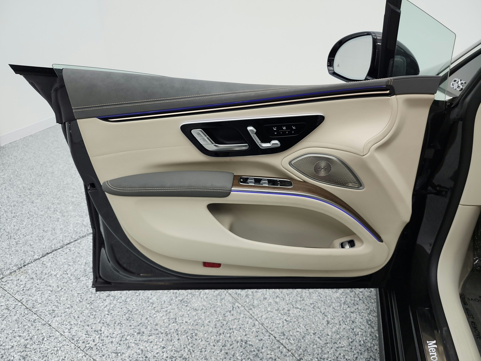 Used 2022 Graphite Grey Metallic Mercedes-Benz EQS 580 4MATIC® Sedan image 15