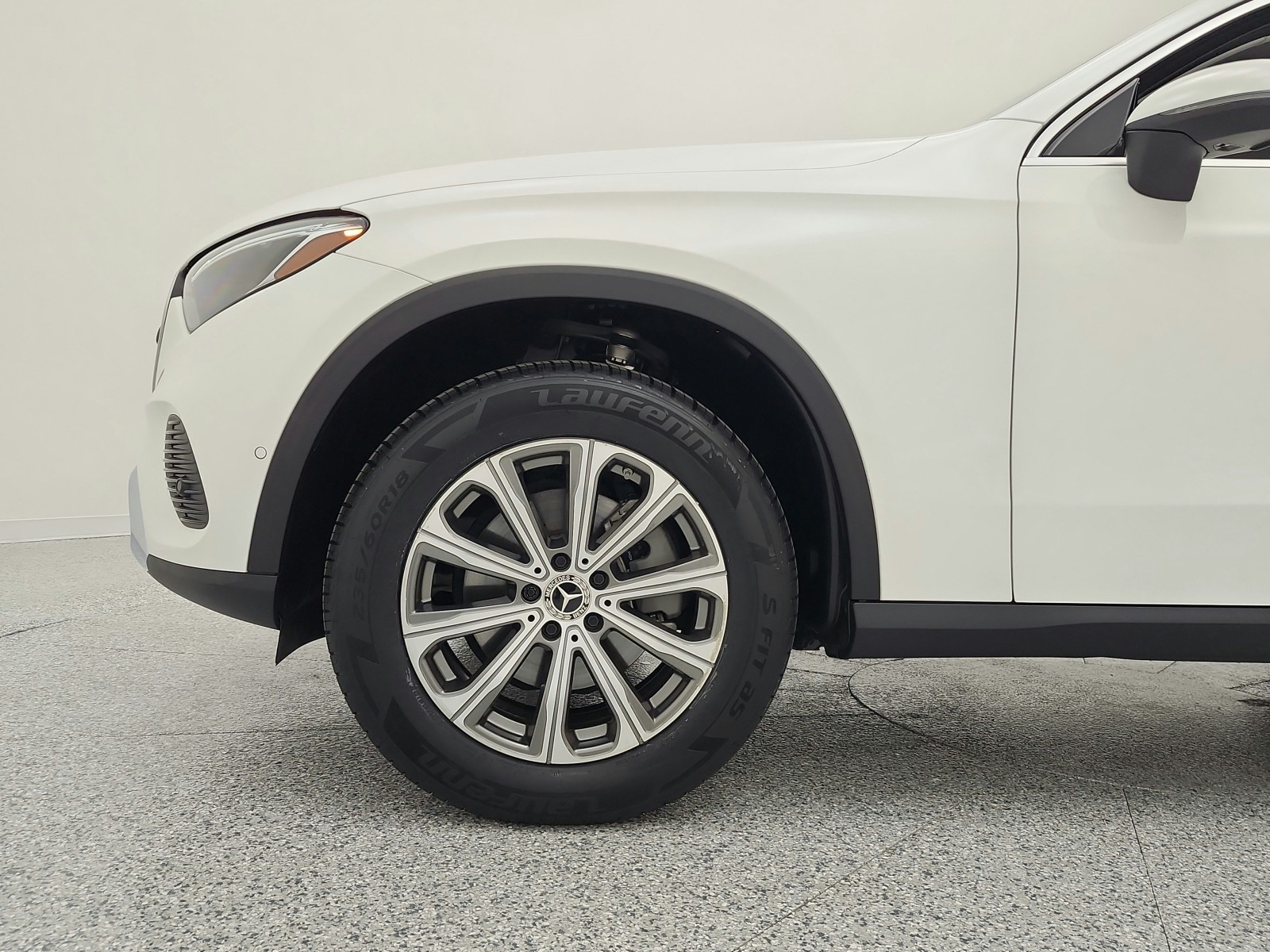 Used 2024 Polar White Mercedes-Benz GLC 300 SUV image 16