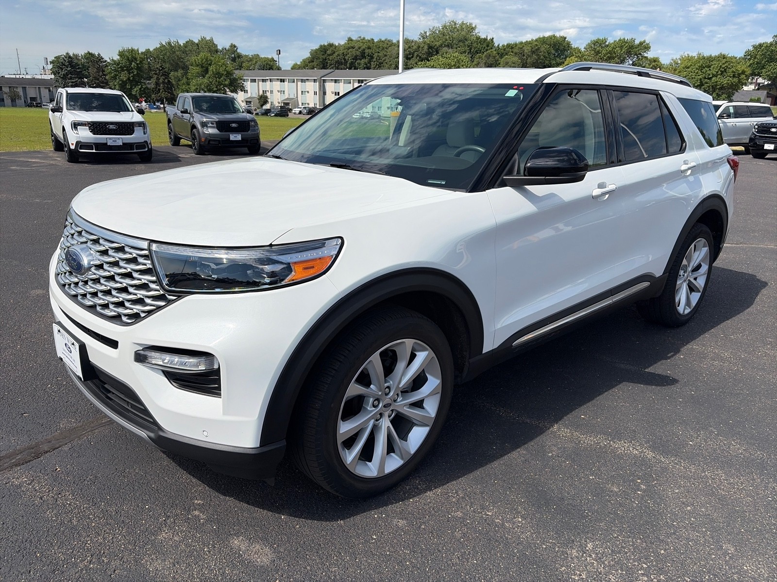 Star White Metallic Tri-Coat 2024 Ford Explorer SUV / Crossover All-Wheel Drive Automatic