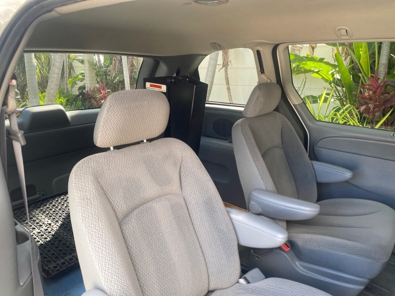 2006 Dodge Caravan SXT LOW MILES 28,367 1 OWNER HANDICAP LIFT in , 