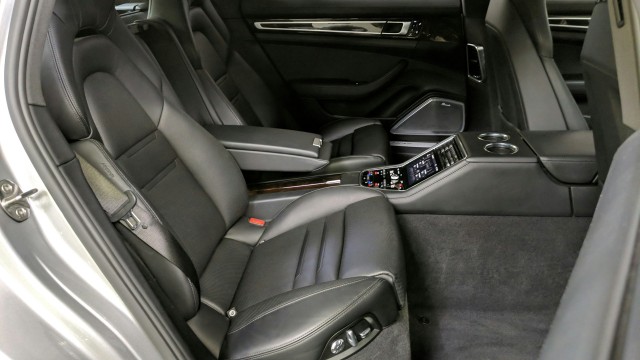 2018 Porsche Panamera 4S Executive 27