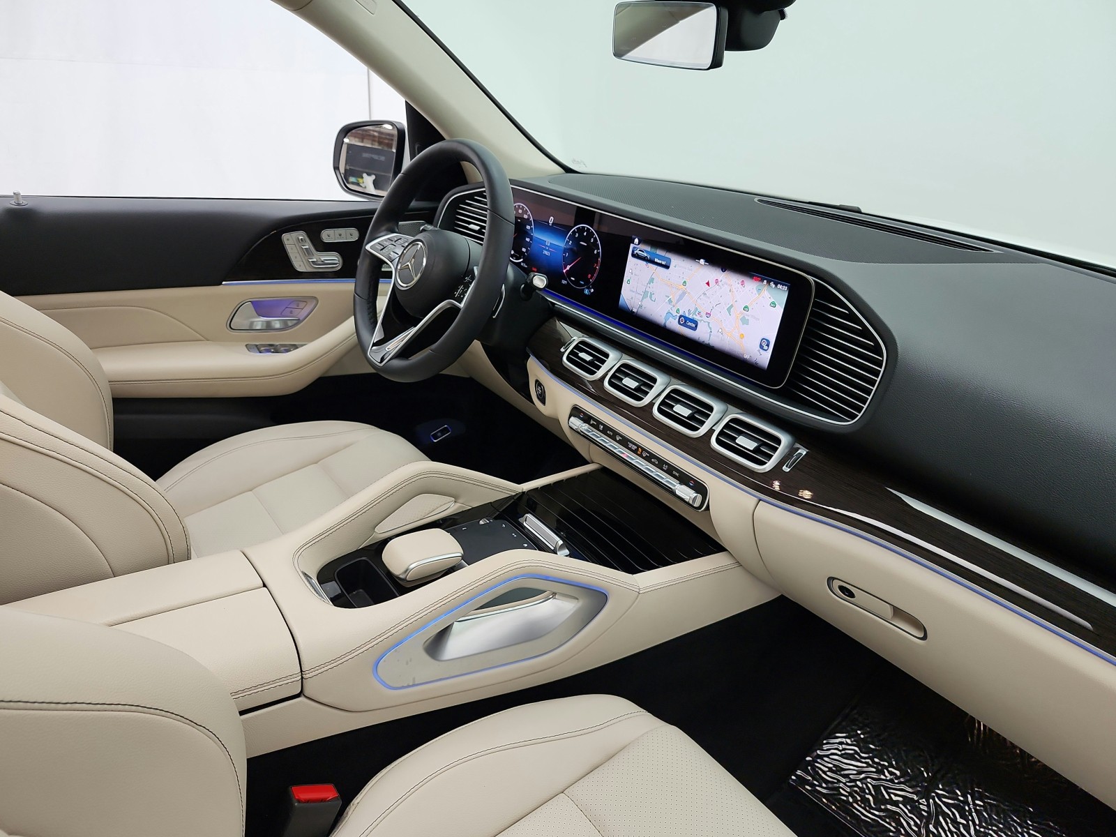 Used 2024 Polar White Mercedes-Benz GLE 350 4MATIC® SUV image 18