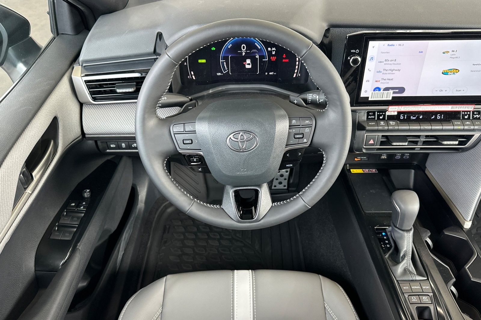 2026 Toyota Camry SE - Photo 13