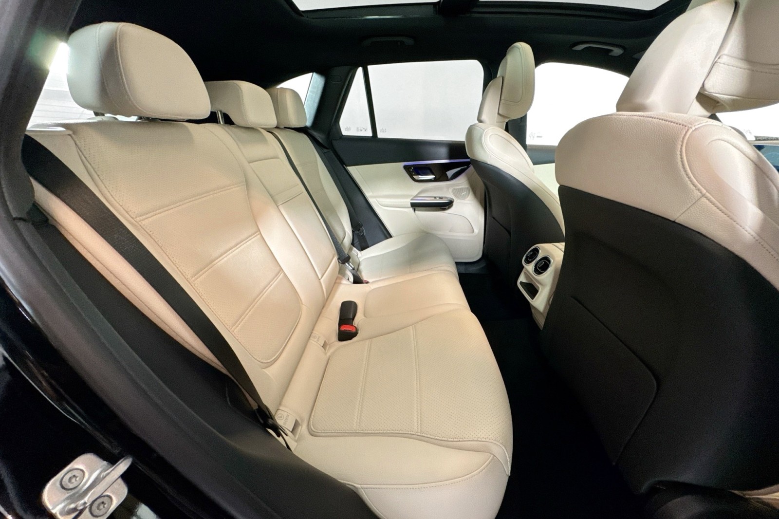 New 2026 Black Mercedes-Benz GLC 300 SUV image 25