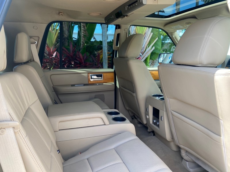 2010 Lincoln Navigator 4WD SUNROOF LOW MILES 31,209 in , 