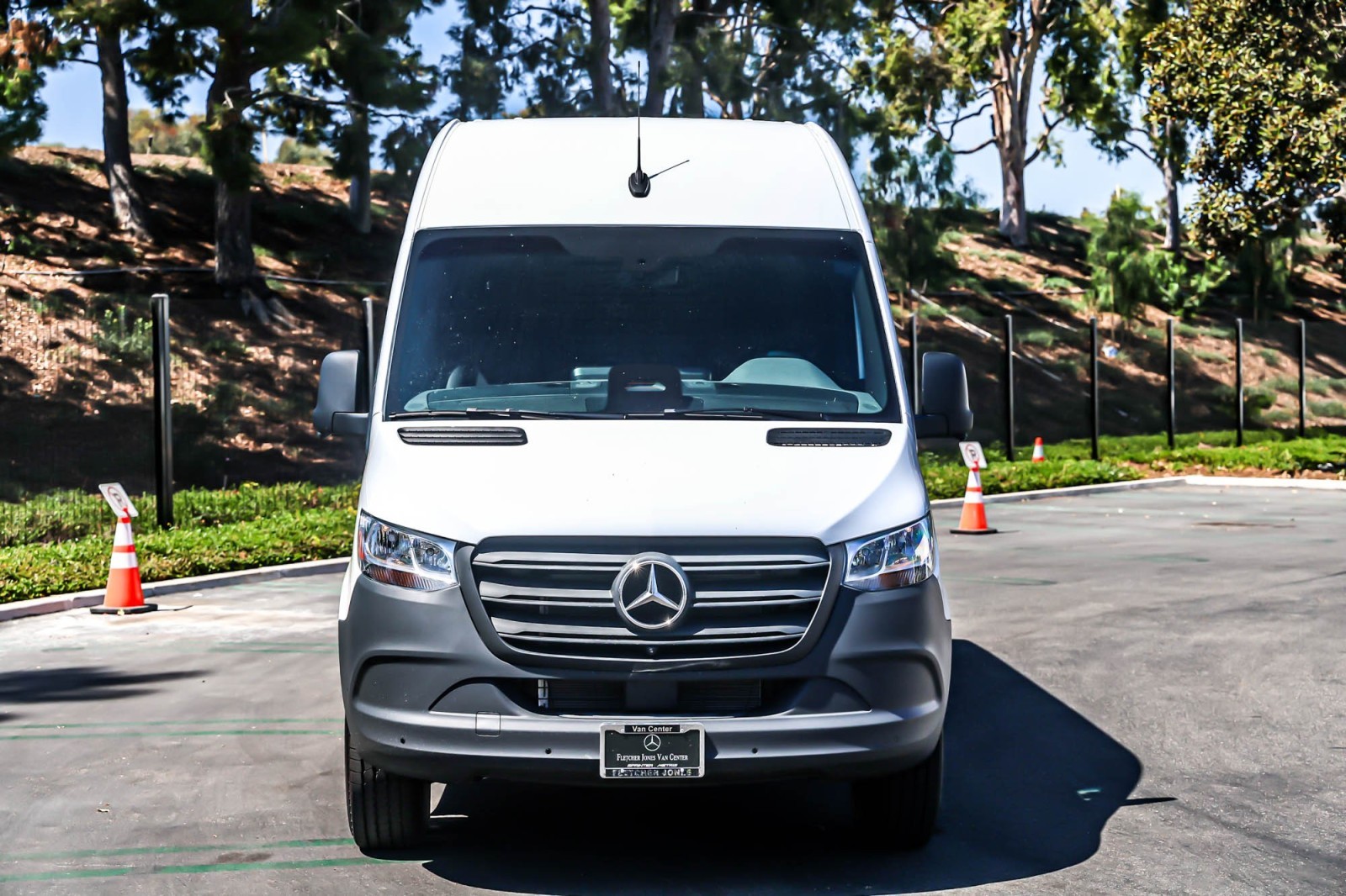 New 2026 Arctic White Mercedes-Benz 4-Cyl Diesel image 2