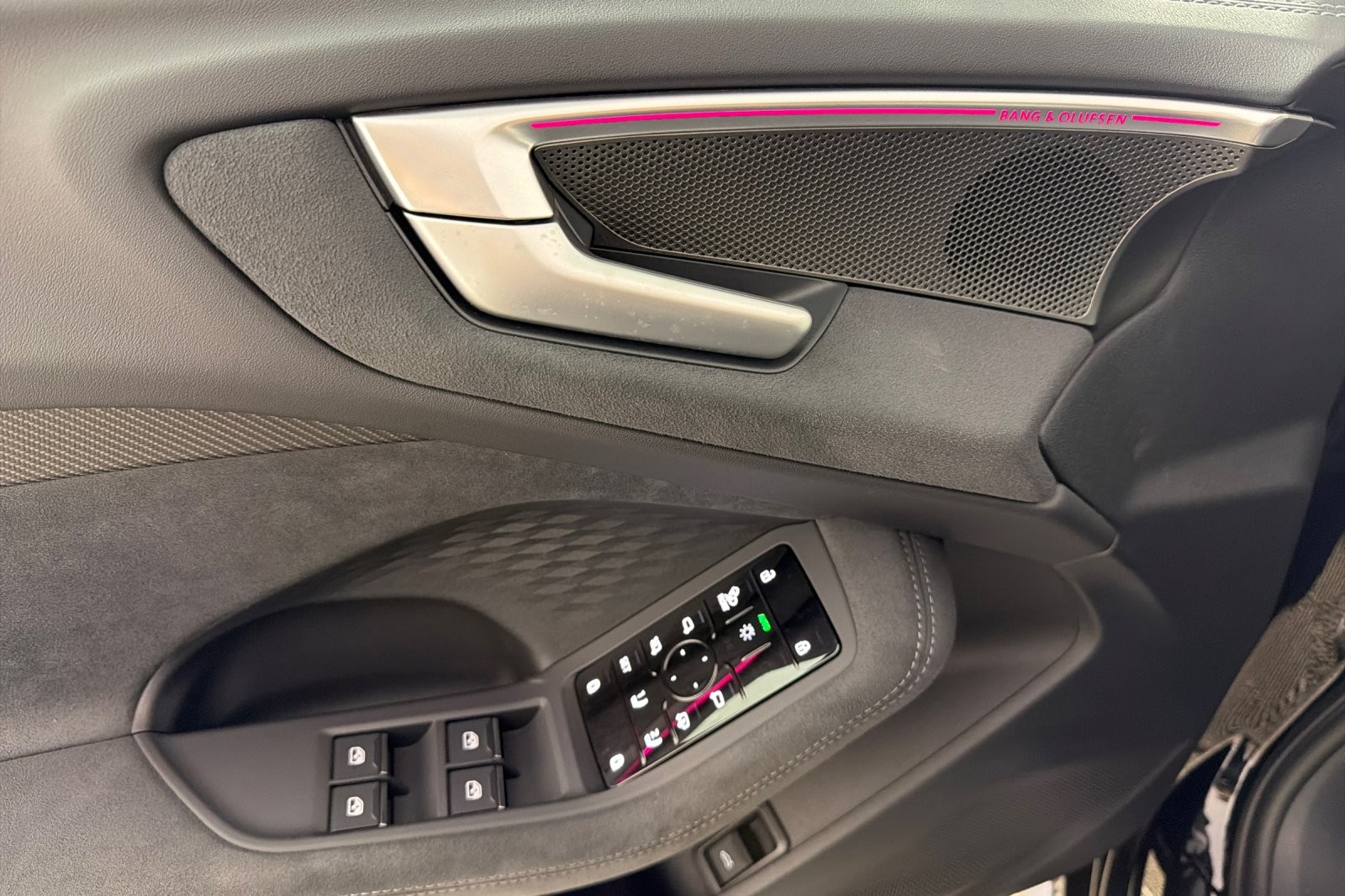 Used 2025 Mythos Black Metallic Audi Premium Plus 3.0 TFSI quattro image 10