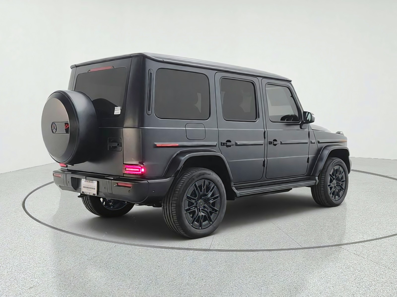 New 2027 MANUFAKTUR Night Black magno Mercedes-Benz G 580e SUV image 5