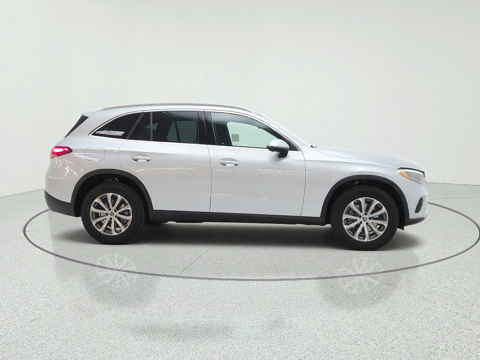 New 2027 Cirrus Silver Metallic Mercedes-Benz GLC 300 SUV image 4