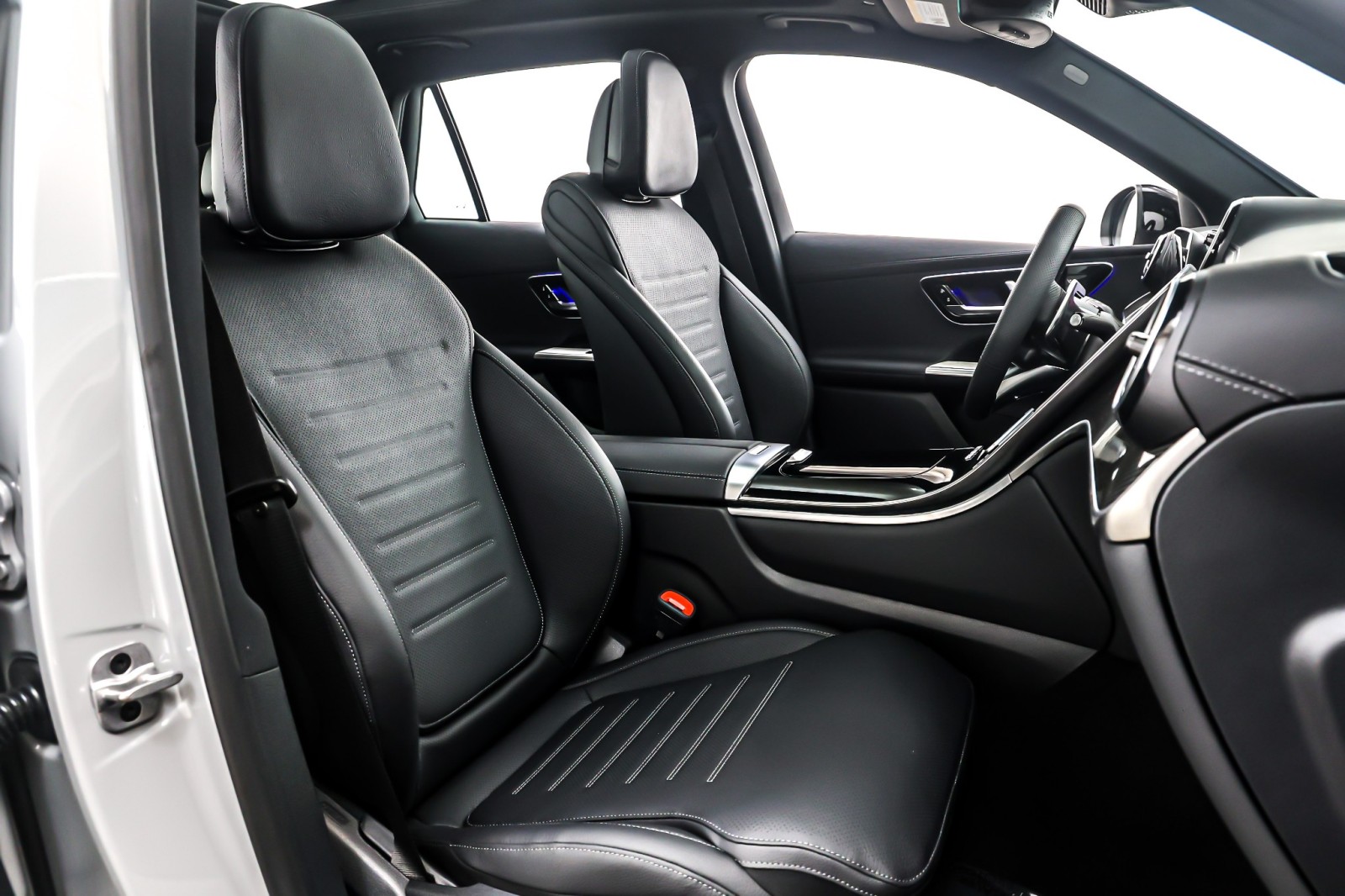 New 2026 MANUFAKTUR Alpine Grey Mercedes-Benz AMG® GLC 43 image 7