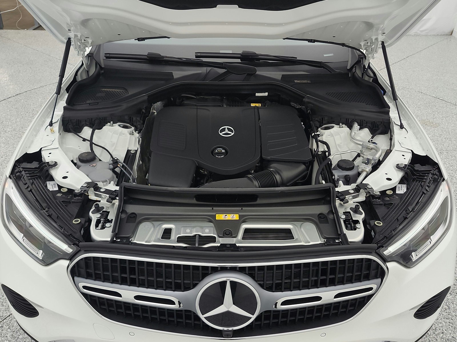 New 2026 Polar White Mercedes-Benz GLC 300 image 12