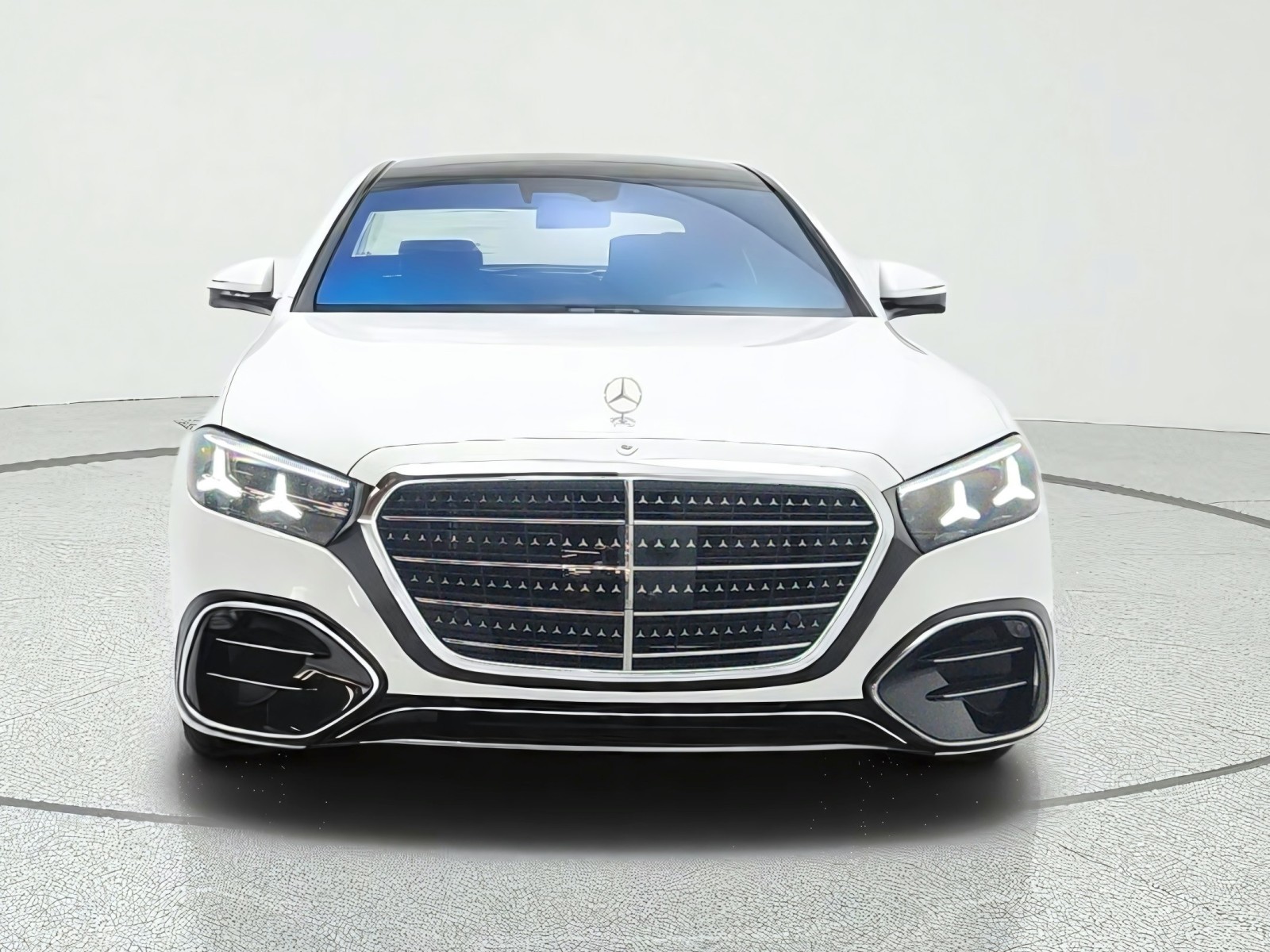 New 2027 MANUFAKTUR Moonlight White Metallic Mercedes-Benz S 580 4MATIC® Sedan image 2
